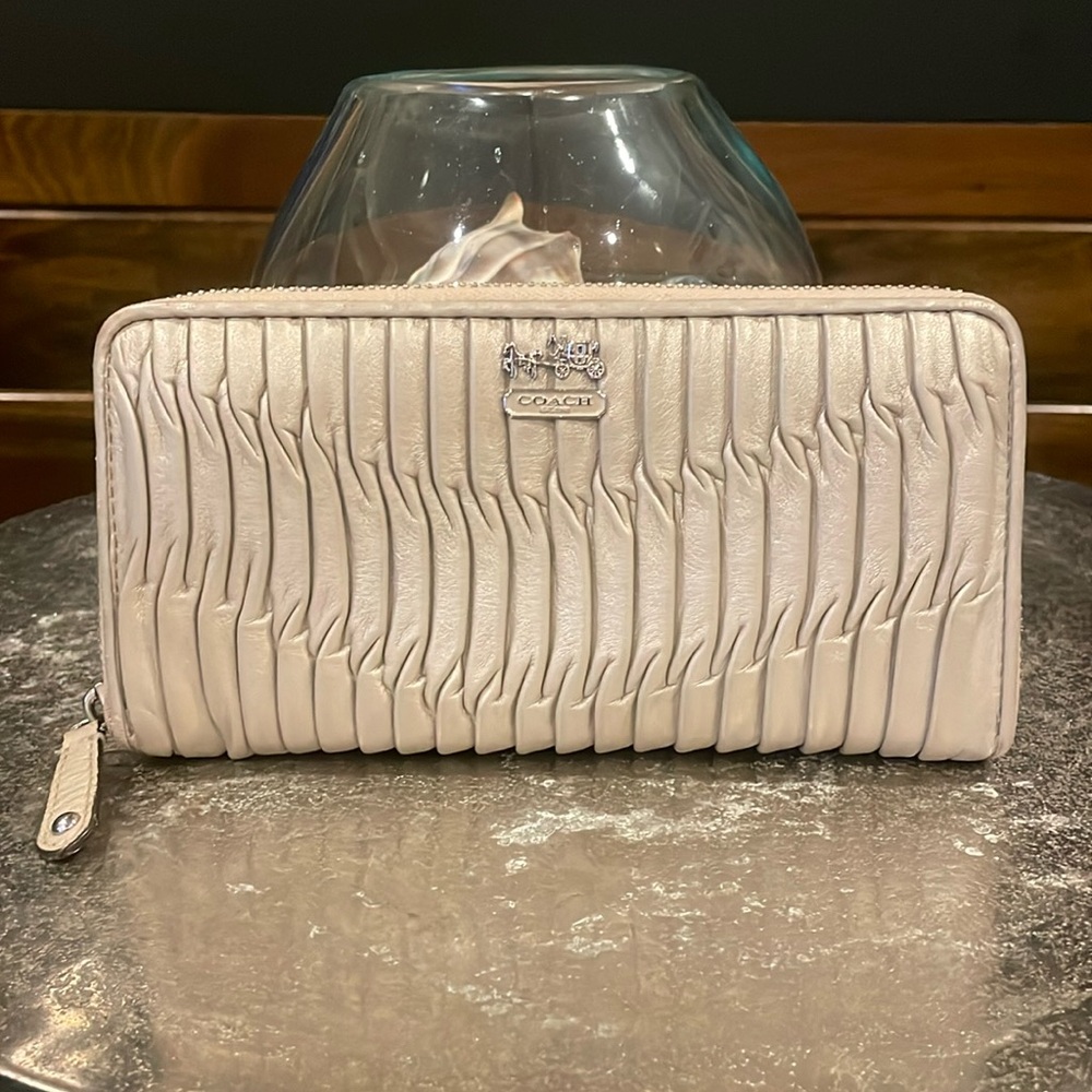 Coach pleated leather wallet, like new condition